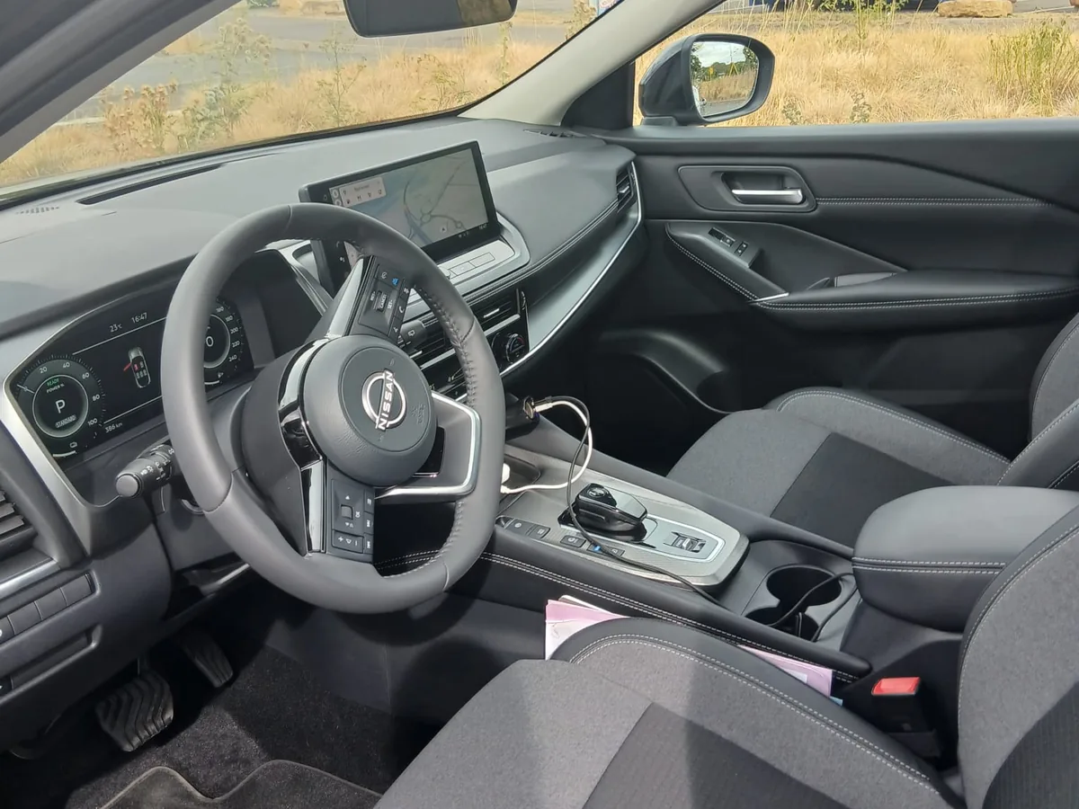 Intérieur Nissan Qashqai VTC Metz — cockpit moderne Didier VTC chauffeur privé Moselle
