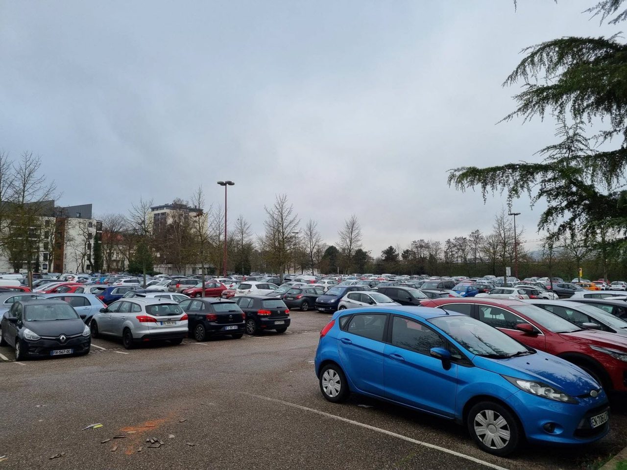 Parking gratuit de la Patinoire Ice Arena de Metz — point de départ de la navette vers l'aéroport de Luxembourg