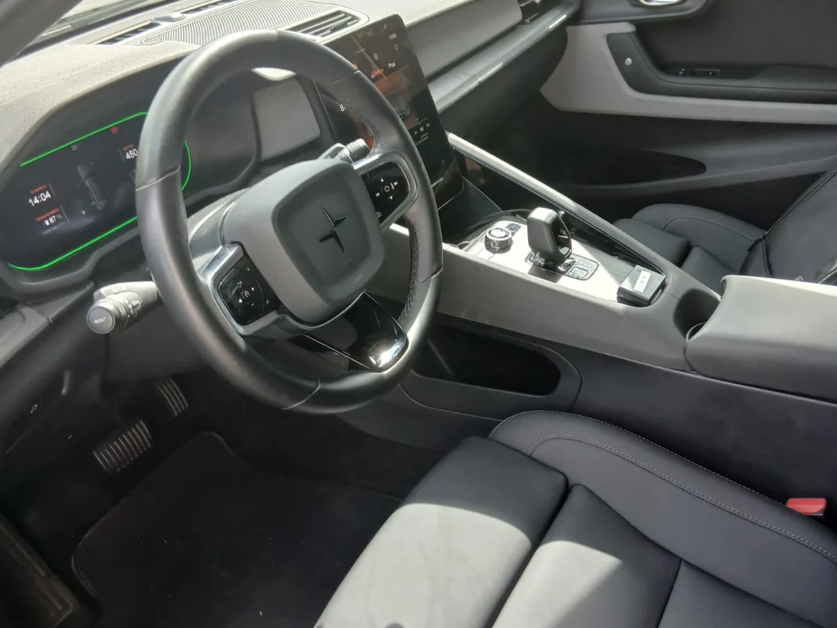 Intérieur Polestar 2 VTC Metz — cockpit moderne Didier VTC chauffeur privé Moselle