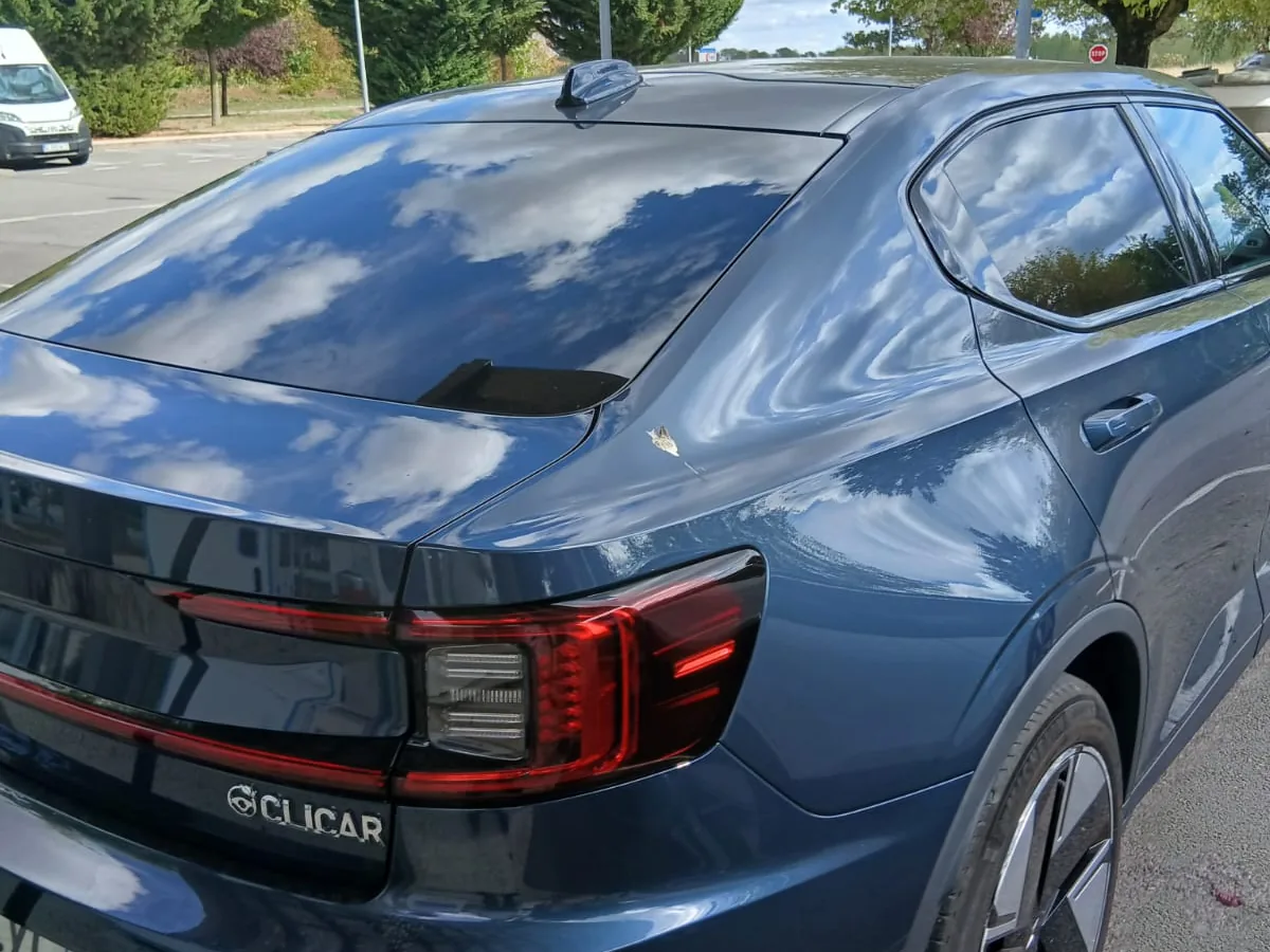 Polestar 2 bleu nuit de dos — feux arrière LED, VTC Metz Didier transport privé