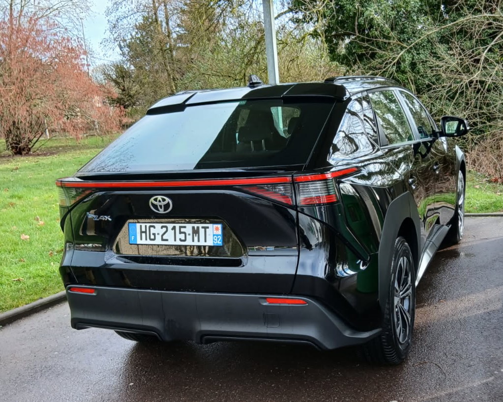 Toyota C-HR noir de dos — chauffeur privé VTC Metz Grand Est